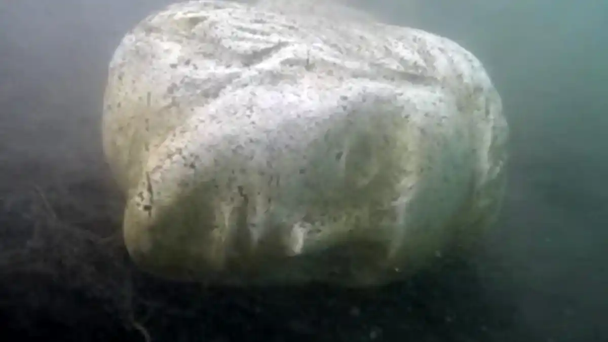 statua romana nel lago di Nemi