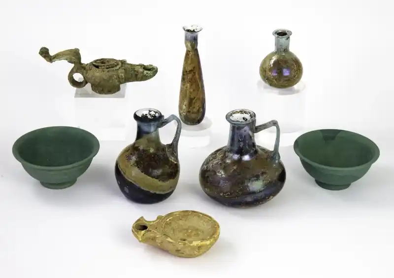 Scheletro di un bambino in una necropoli romana